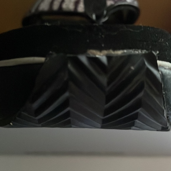 VOLATILE woman’s flip flop wedge, size 10, black with silver sequence, used. - Picture 13 of 15